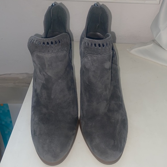 Vince Camuto 6.5 - Picture 4 of 5